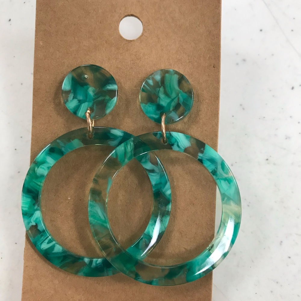 ACRYLIC DANGLE EARRINGS GREEN AND GOLD
